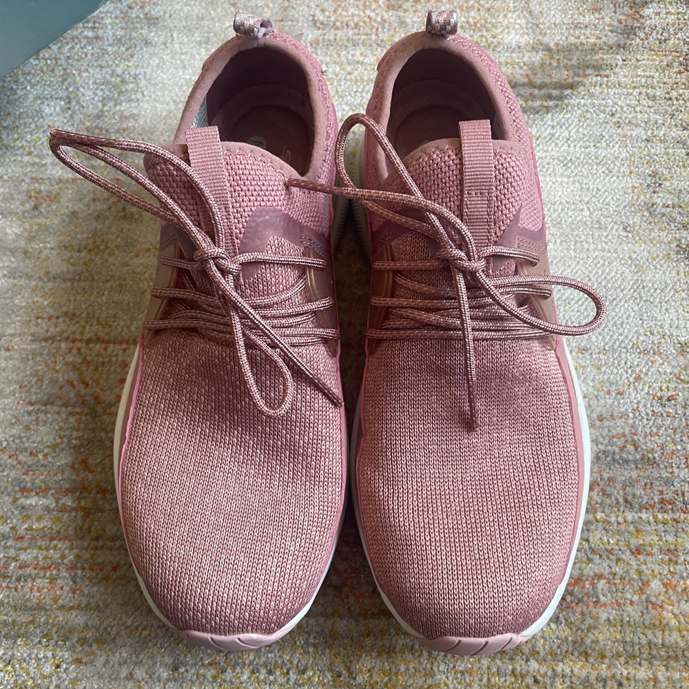Skechers, Air-cooled memory foam pink running shoes